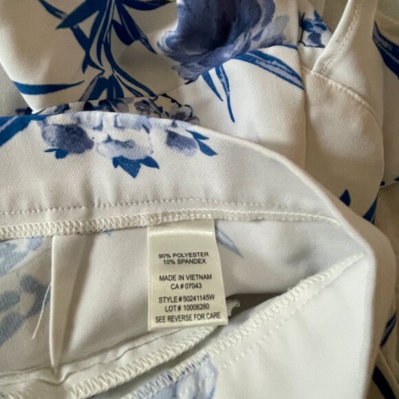 Boho Apparel Floral Ruffle Shorts – Blue & White size 10 - Picture 4 of 5